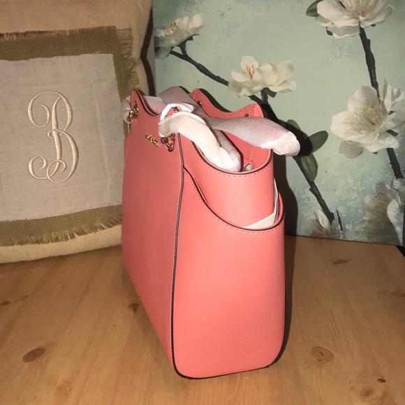 Michael Kors Jet Set Tote - Picture 2 of 7